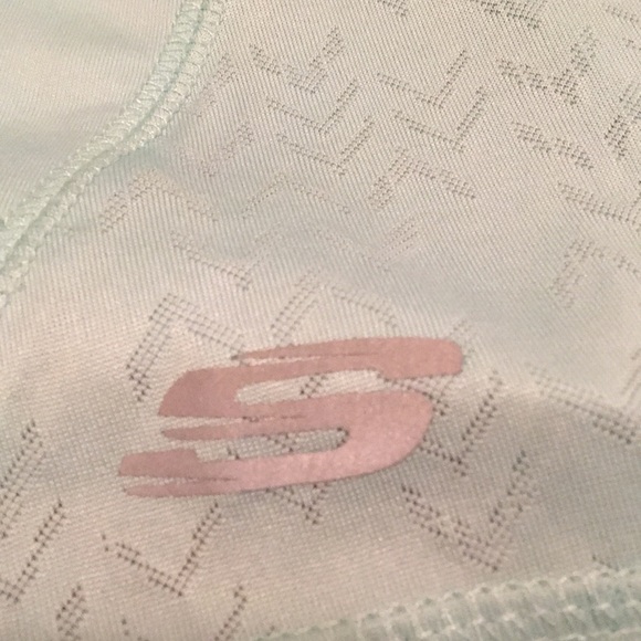Sketchers sport shirt - Picture 2 of 3